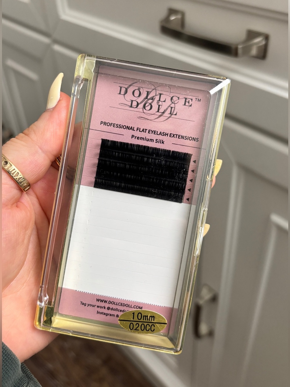 Dollce Doll Professional Flat Eyelash Extensions Premium Silk .20 CC 10mm
